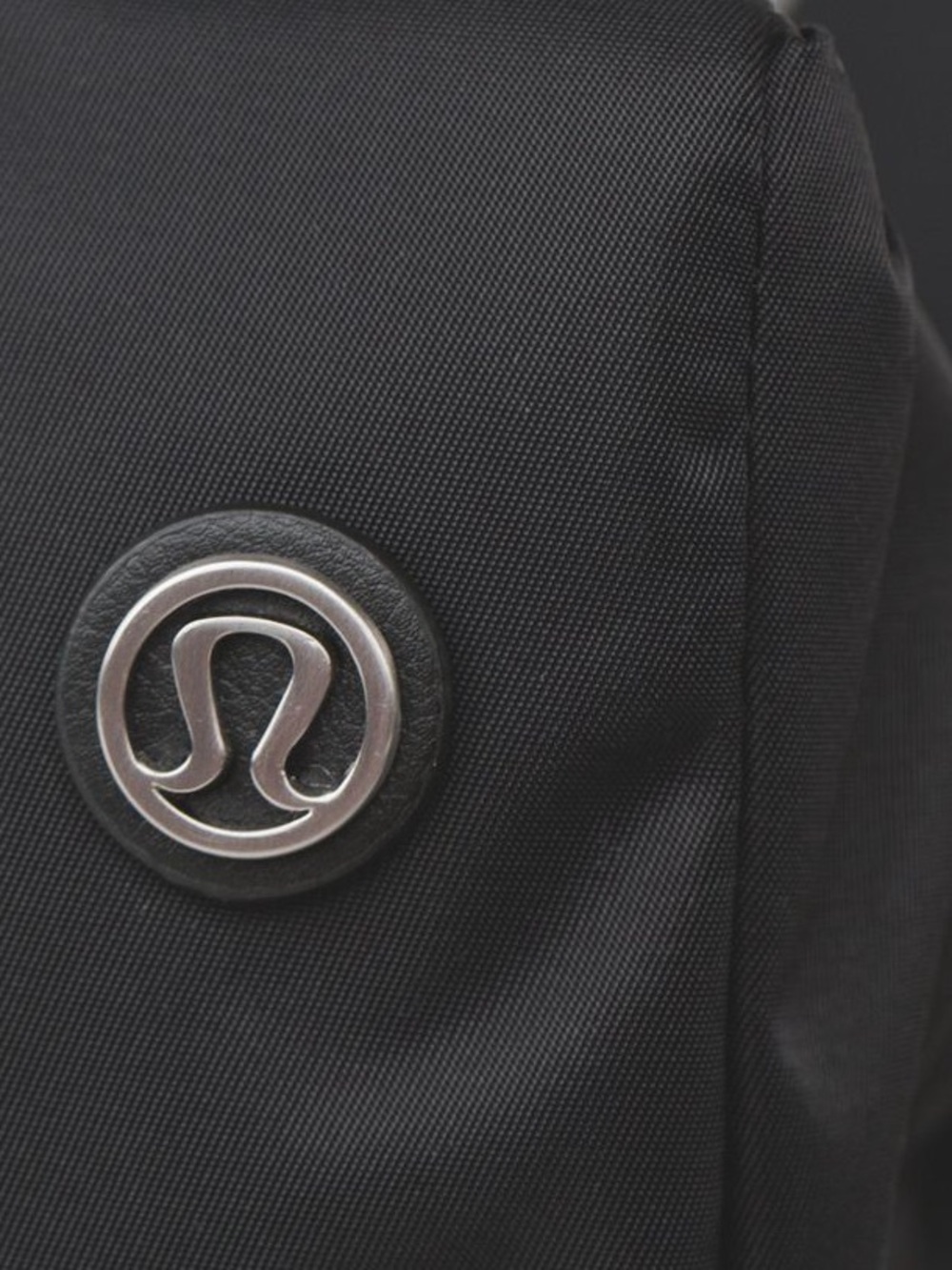 Lululemon Resolution Hobo Black YK2 - Picture 2 of 5